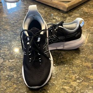 ASICS women’s Black Running Shoes